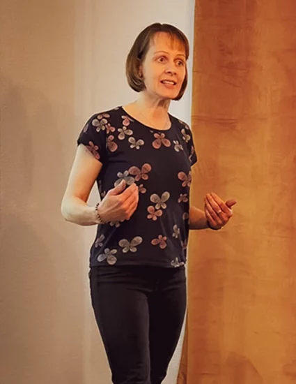 Carolin-Moll-Leistungen-Bildung-Hero-Image